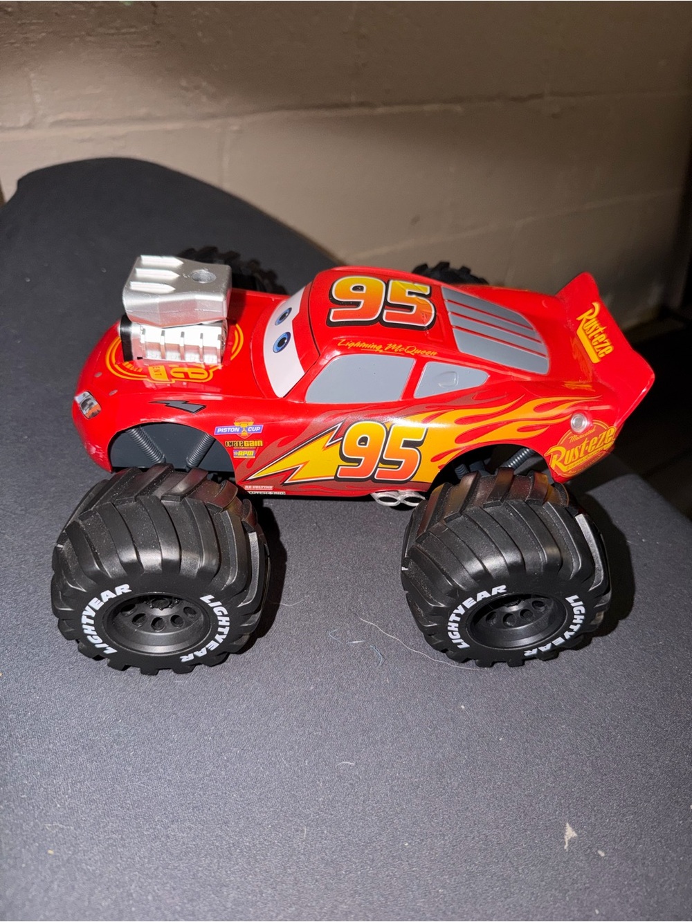 Disney Pixar Cars Lightning McQueen #95 Rusteeze Race Car Monster Truck RC Used.